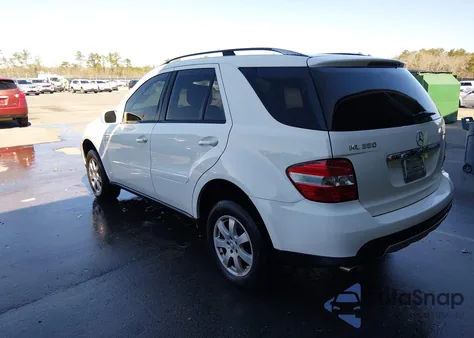 2006 Mercedes-Benz Ml 350 4Matic z USA, uszkodzony, nr VIN 4JGBB86E26A025372